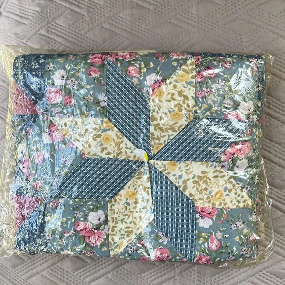 One pillow sham - Picture 2 of 8